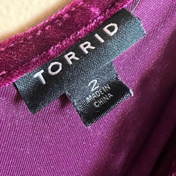 SOLD Torrid Burgundy Crushed Velvet Lace Trim Tank Top Size 2 - Picture 4 of 7